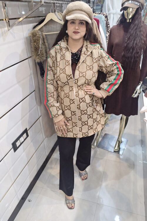 Trench coat with huddy